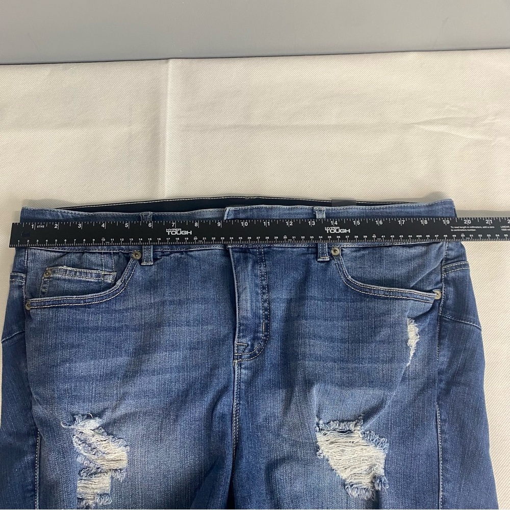 Torrid 5" Bombshell Premium Stretch High Rise Sho… - image 12